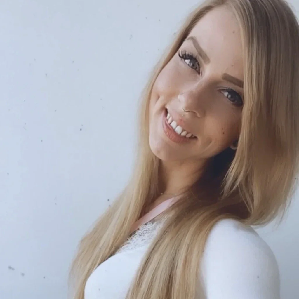 Stilvolles Model PixiFleur, 30 Jahre, aus Berlin mit 4.535 Follower