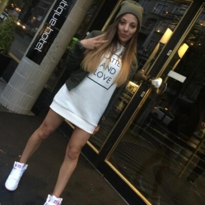 Stilvolles Model lilly-lil, 35 Jahre, aus Köln mit 23.300 Follower