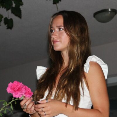 Stilvolles Model LovinLou, 22 Jahre, aus Stuttgart mit 5.437 Follower